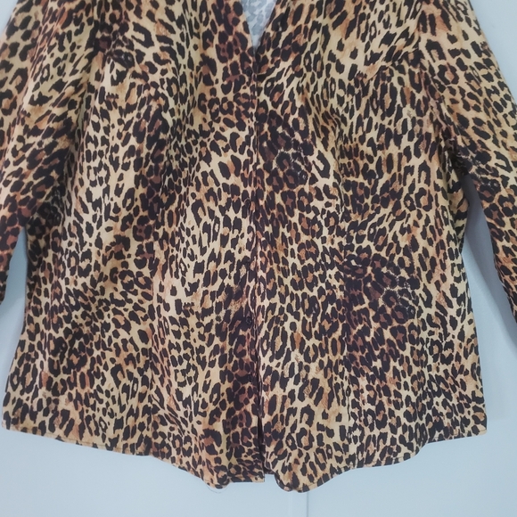 Lane Bryant Leopard Print Long Sleeve Button Down Top - Picture 5 of 9